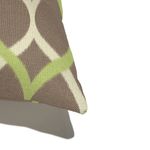 Almofada-de-Chao-Quadrada-Ikat-Curvas-Verde-e-Bege