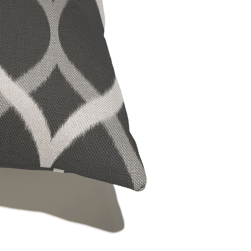 Almofada-de-Chao-Quadrada-Ikat-Curvas-Branco-e-Cinza-I