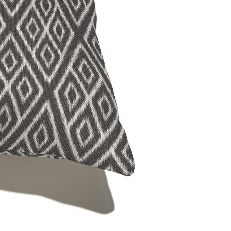 Almofada-de-Chao-Quadrada-Ikat-Losangos-Preto-e-Branco