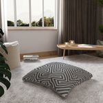 Almofada-de-Chao-Quadrada-Ikat-Linhas-Preto-e-Cinza
