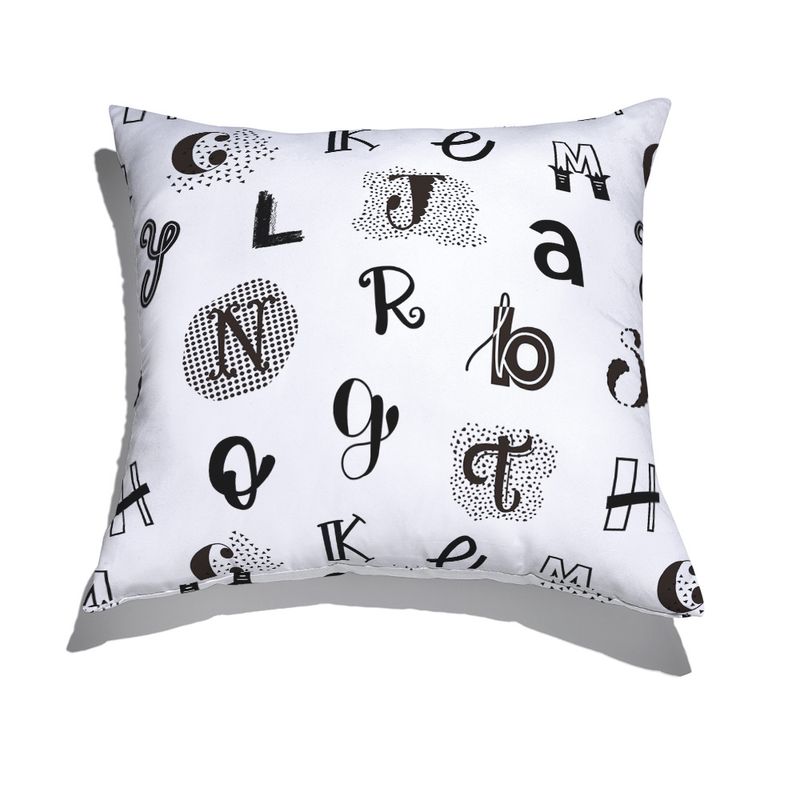 Almofada-de-Chao-Quadrada-Letras-Branco-e-Preto