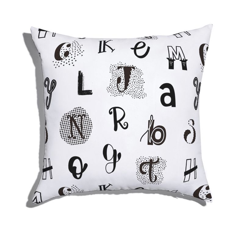 Almofada-de-Chao-Quadrada-Letras-Branco-e-Preto