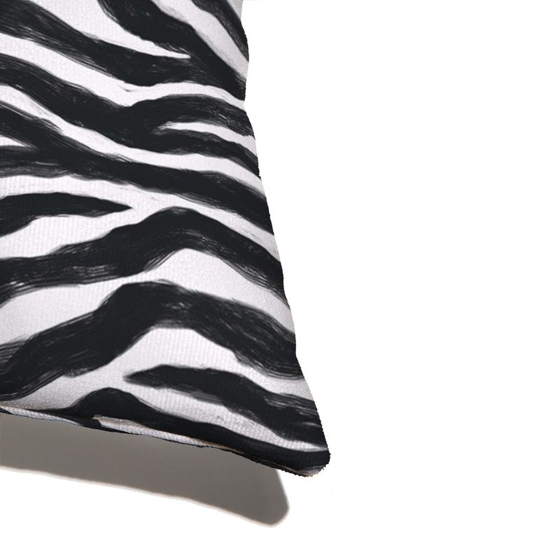 Capa-de-Almofada-Listras-de-Zebra-Preto-e-Branco